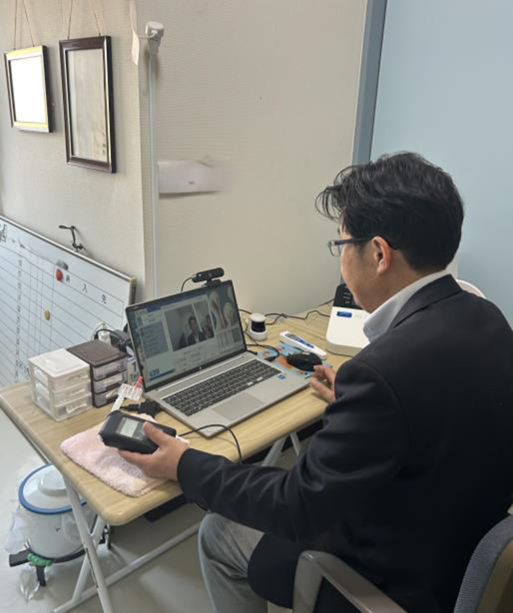 アルコール測定を行っている様子